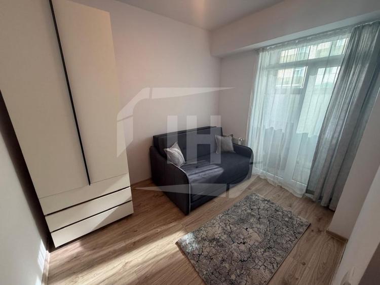 Apartament cu 3 camere semidecomandat, mobilat în Iris