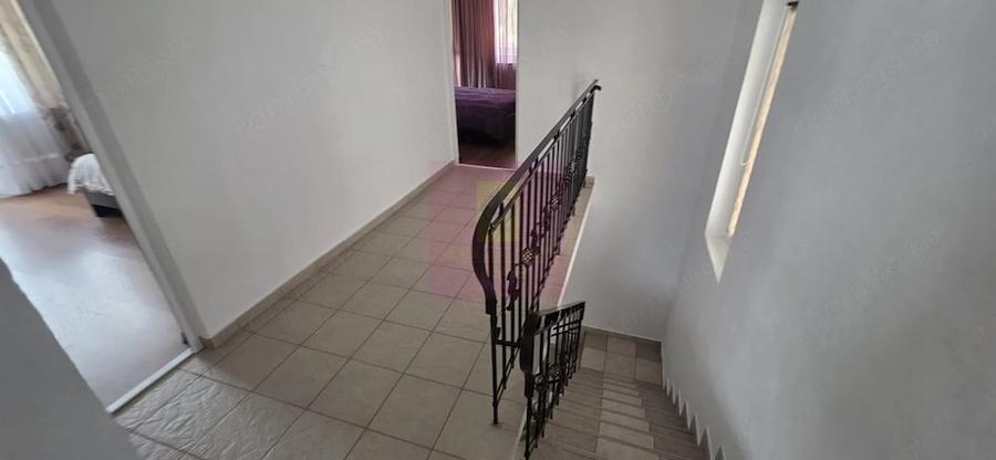 Casă cu 8 camere cu Teren 400 Mp în Zamora