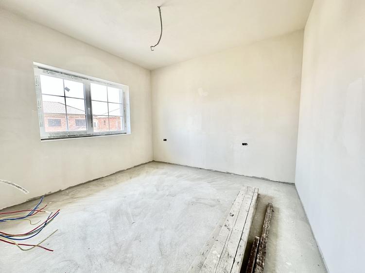 Duplex cu 3 camere cu Canalizare în Moșnița Nouă