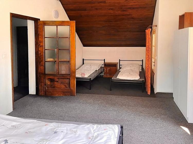 Casă individuală cu 7 camere cu Canalizare în Baciu