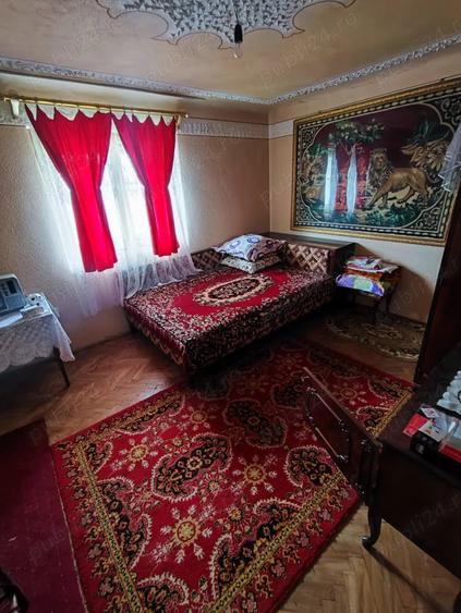 Casă cu 6 camere cu Teren 2080 Mp în Gura Foii