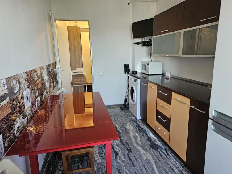 Apartament cu 2 camere decomandat în Casa de Cultură