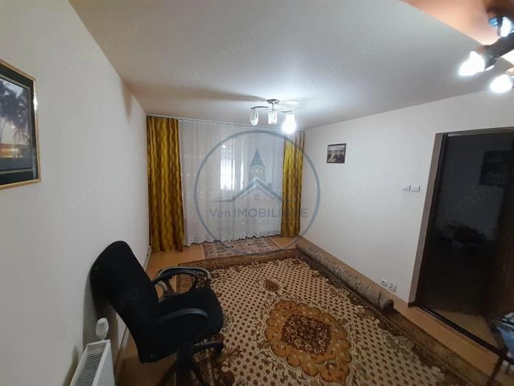 Apartament cu 4 camere decomandat în Central