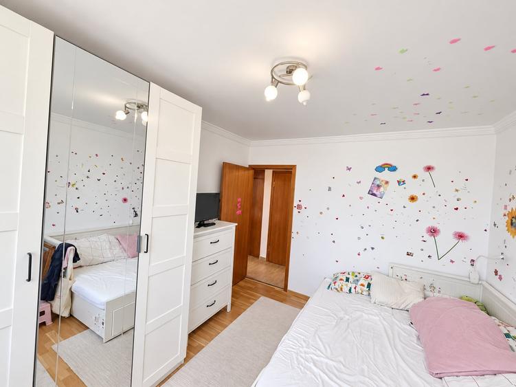 Apartament cu 3 camere decomandat în Dristor