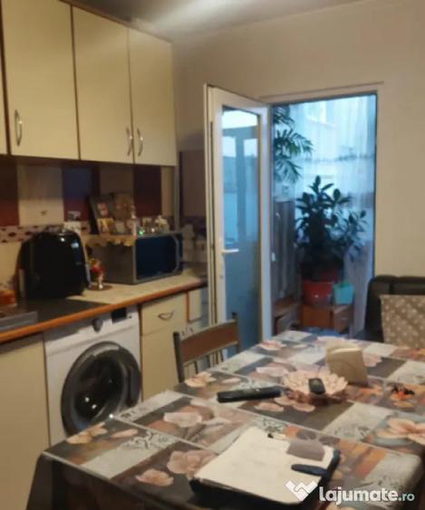 Apartament cu 2 camere decomandat, mobilat în Poarta 6