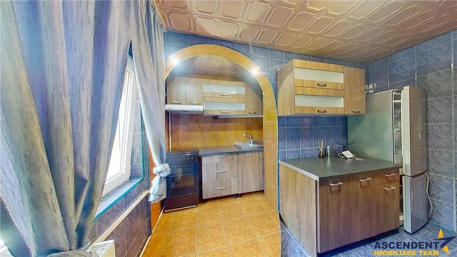 Apartament cu 3 camere decomandat în Noua