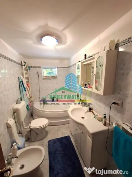Casă cu 4 camere cu Teren 2428 Mp în Central