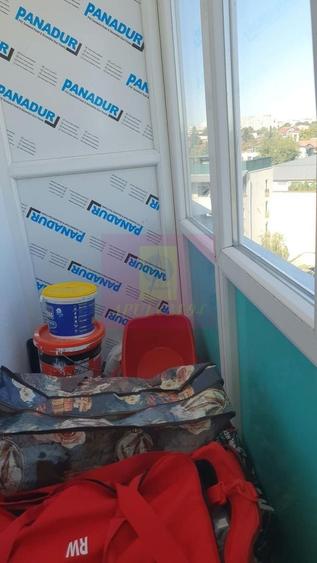 Apartament cu 4 camere semidecomandat în Berceni