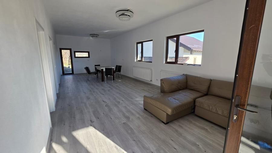 Casă individuală cu 3 camere cu Canalizare în Vălenii de Munte