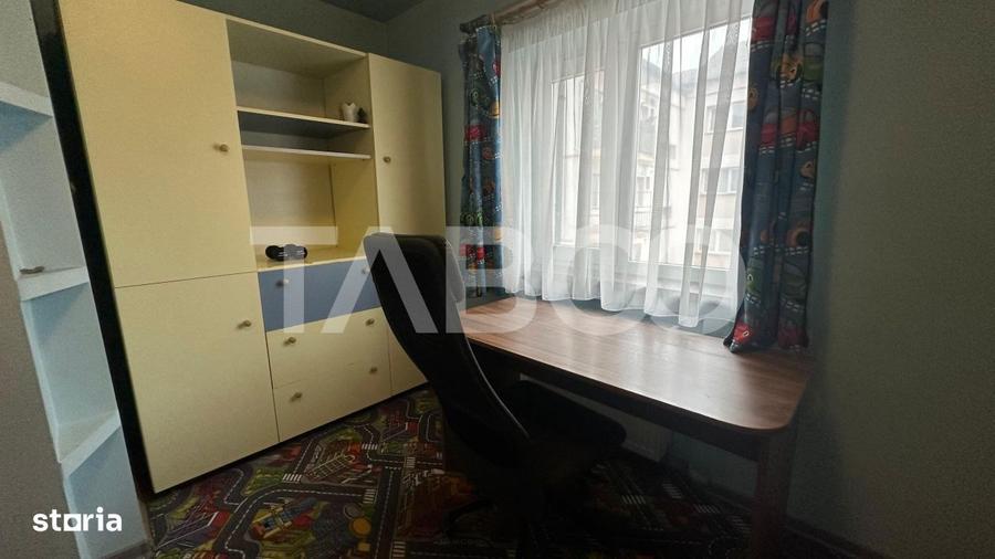 Apartament cu 3 camere decomandat, mobilat în Valea Aurie