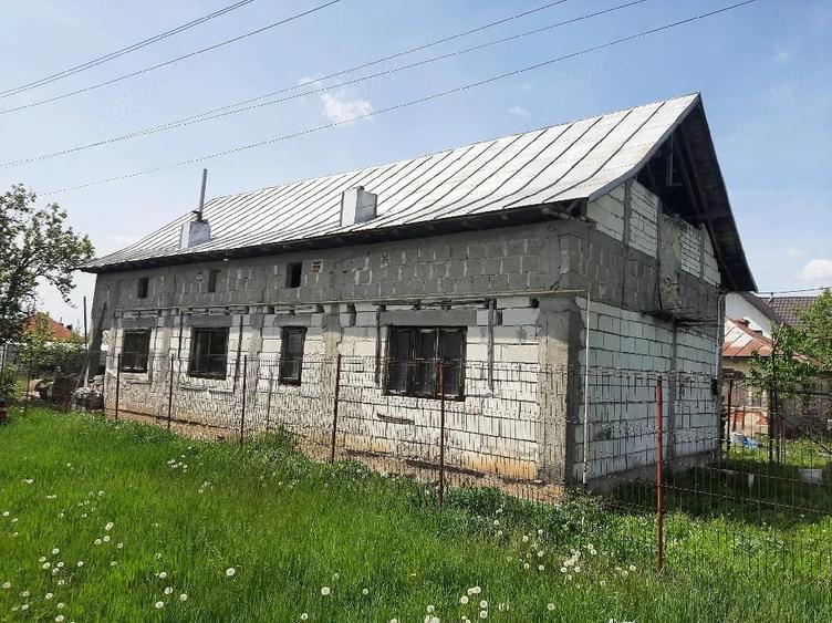 Casă cu Teren 900 Mp în Căteasca