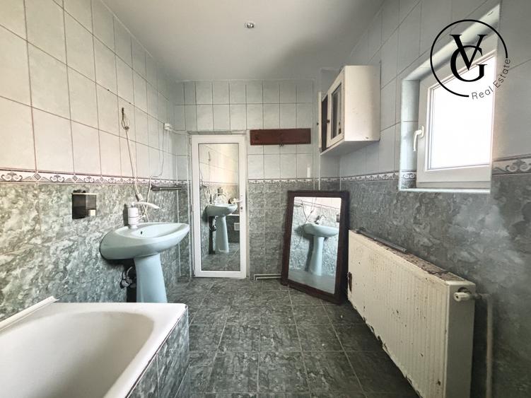 Casă individuală cu 6 camere cu Canalizare în Ovidiu