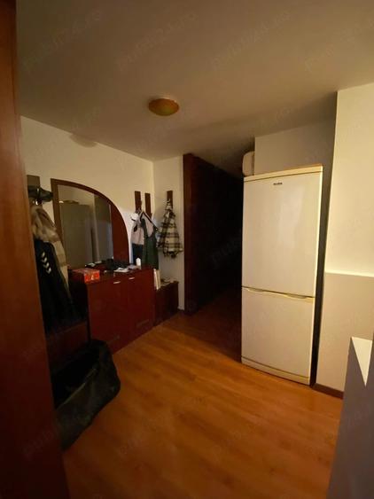 Apartament cu 3 camere decomandat în Girocului