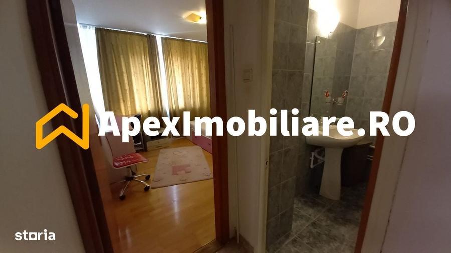 Apartament cu 3 camere semidecomandat în Iancului