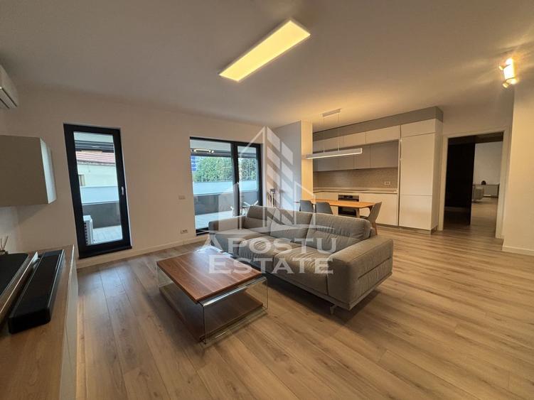 Apartament cu 3 camere semidecomandat în Take Ionescu