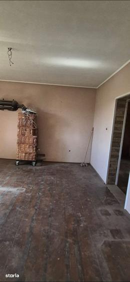 Casă cu 3 camere cu Teren 1554 Mp în Vădeni