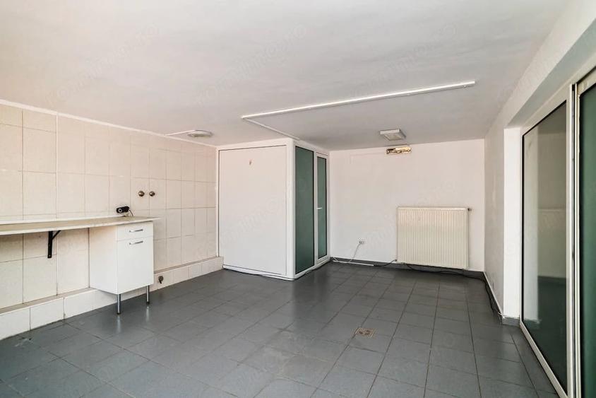 Casă cu Teren 936 Mp în Vest
