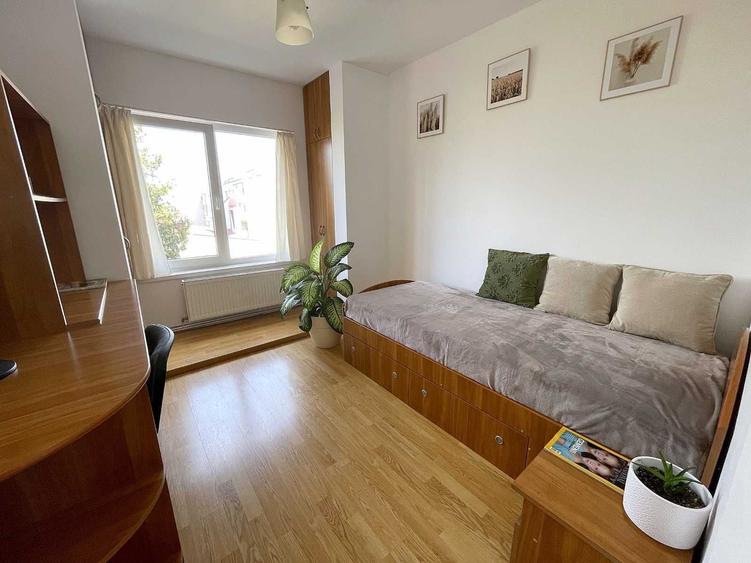 Apartament cu 4 camere decomandat în Central
