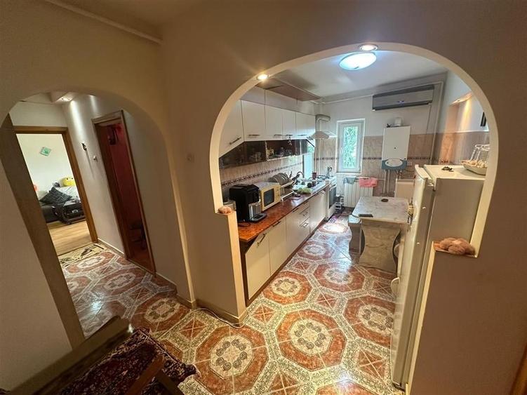 Apartament cu 3 camere decomandat în Sud