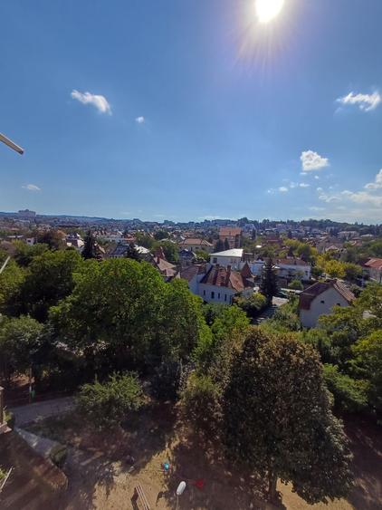 Apartament cu 3 camere decomandat în Andrei Mureșanu