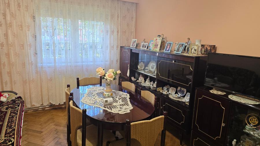 Apartament cu 3 camere decomandat în Progresul