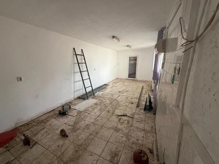 Casă cu Teren 251 Mp în Petricani