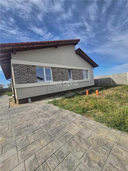 CASA INDIVIDUALA - SUPERBA - APROAPE DE CENTURA