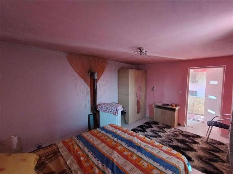 Casă individuală cu 6 camere cu Teren 585 Mp în Periferie