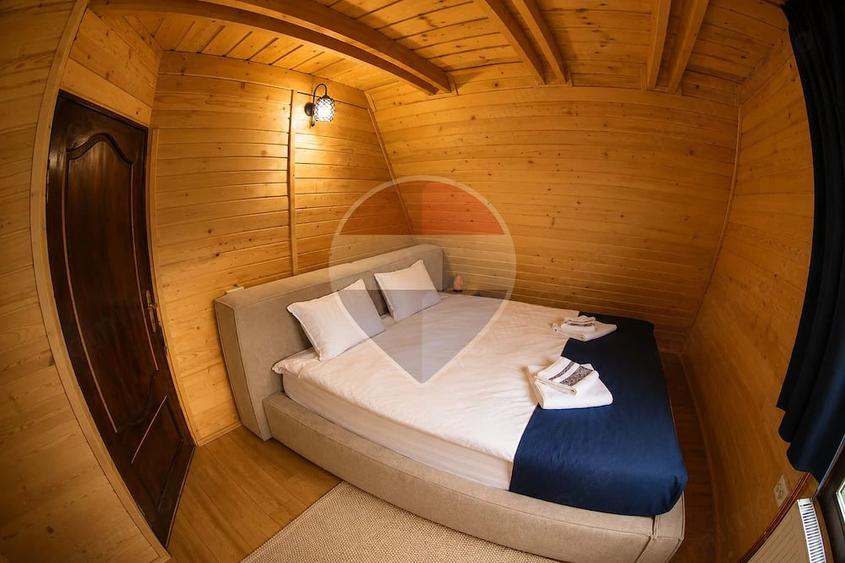 Casă cu Teren 1800 Mp în Strâmtura