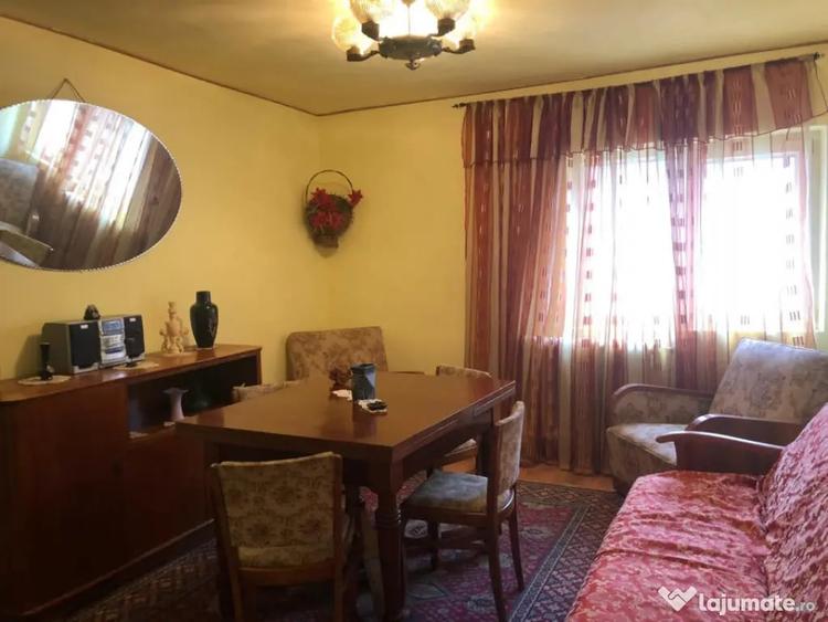 Apartament cu 3 camere semidecomandat în Telecabinei