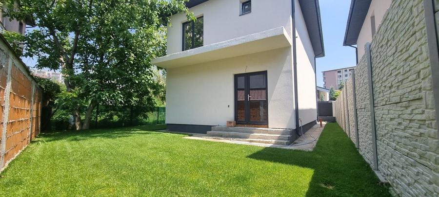Casă individuală cu 4 camere cu Canalizare în Nord