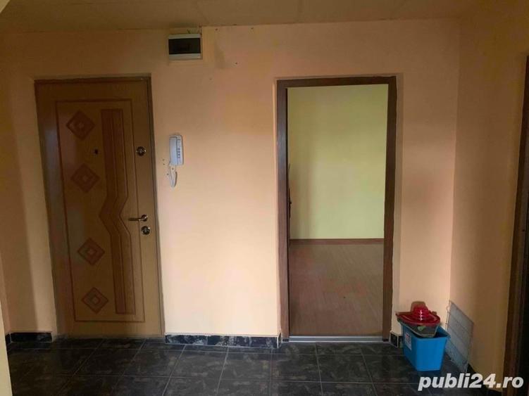 Apartament cu 3 camere decomandat în Mircea-Vodă