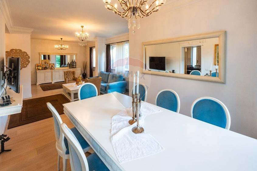 Casă individuală cu 7 camere cu Teren 868 Mp în Trivale