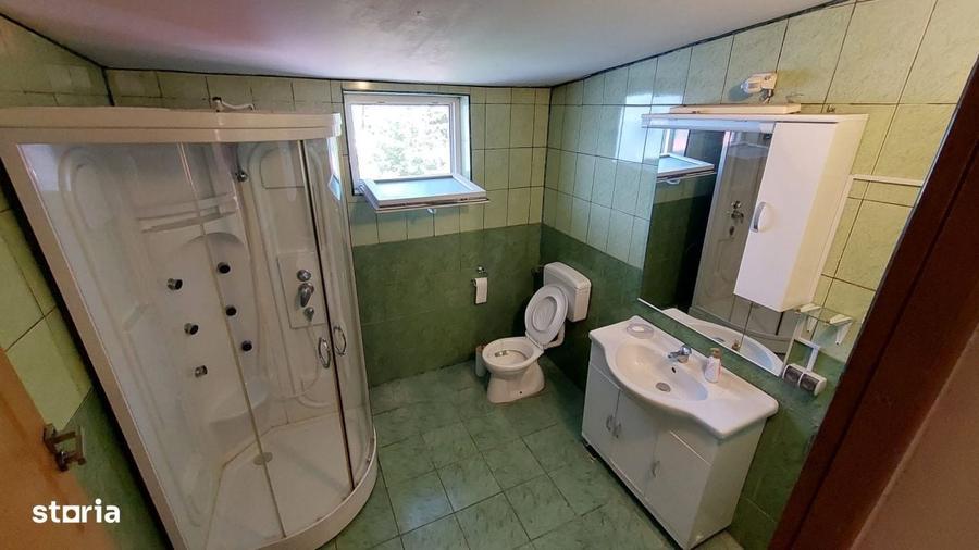 Casă cu 8 camere în Sadu