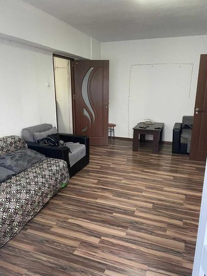 Apartament cu 2 camere semidecomandat în Berceni