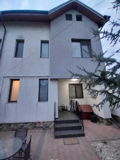 Casă cu 4 camere în Central