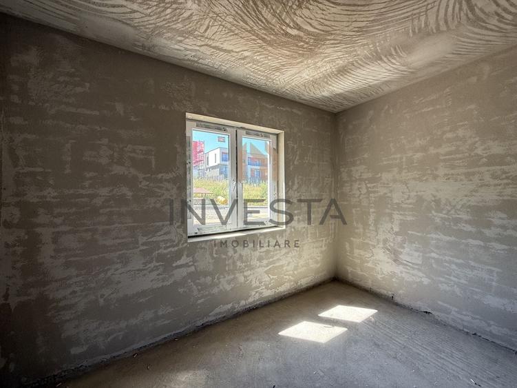 Duplex cu 4 camere cu Canalizare în Florești