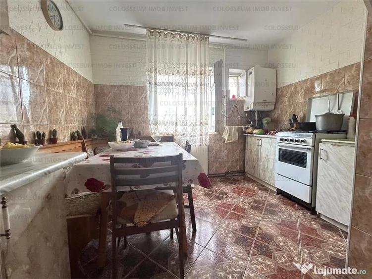 Apartament cu 3 camere decomandat în Noua