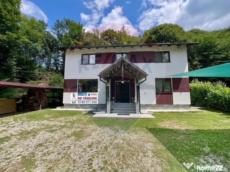 Casă cu 8 camere cu Teren 575 Mp în Porumbacu de Sus