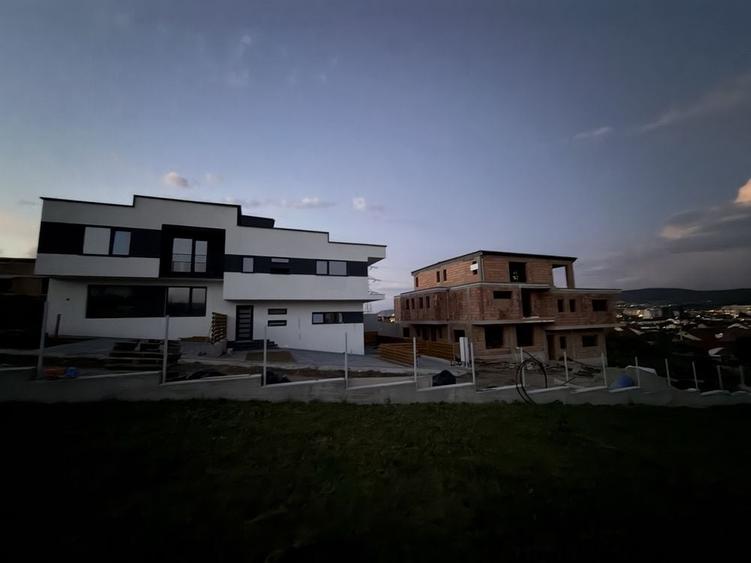 Casa cu acoperis tip Terasa cu panorama spre oras - 5