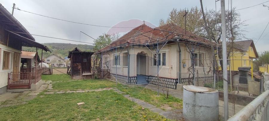 Casă cu 3 camere cu Teren 1361 Mp în Gârdani