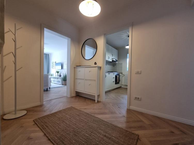 Apartament cu 3 camere semidecomandat, mobilat în Lacul Tei