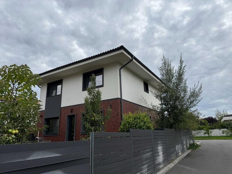 Casă cu 4 camere în Corbeanca
