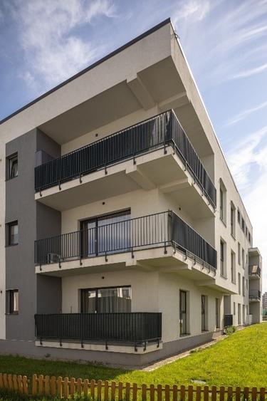 Apartament cu 3 camere decomandat, mobilat în Tractorul