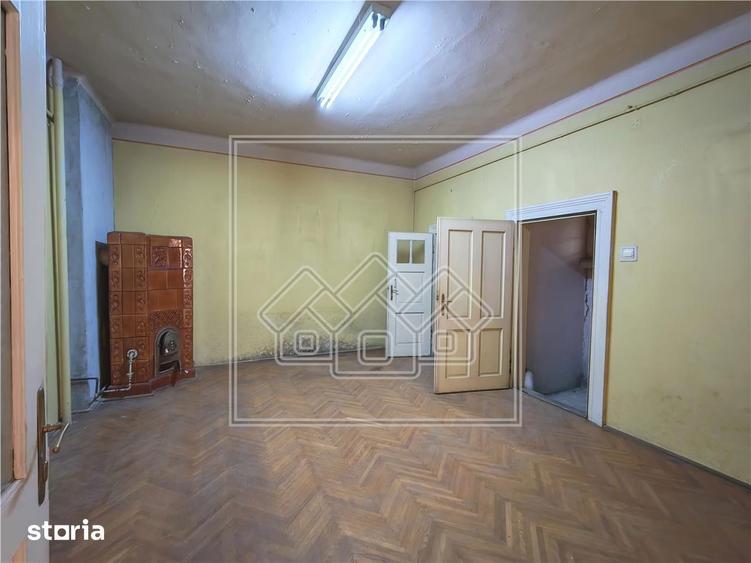 Casă cu 4 camere cu Canalizare în Trei Stejari