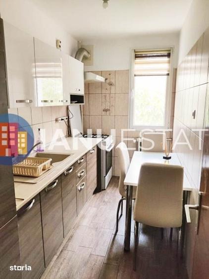 Apartament cu 3 camere semidecomandat în Dristor