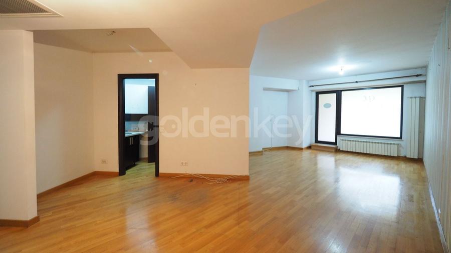 Apartament cu 3 camere semidecomandat în Herăstrău