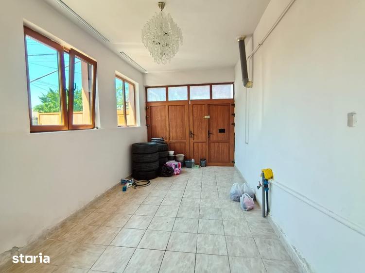 Casă cu 6 camere cu Canalizare în Central