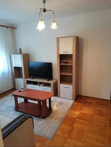 Apartament cu 2 camere semidecomandat în Romanilor