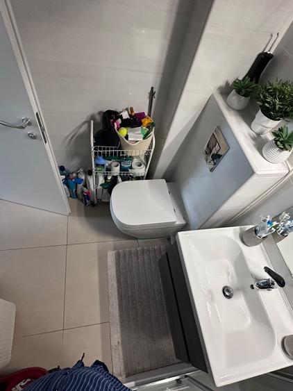Apartament cu 3 camere în Sisești